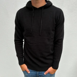 Kashmir/Merino hoodie - Svart Kashmir/Merino hoodie | Storlek M | Modellen är 177cm lång, passar längre | Endast testad, Skick 10/10 | Hör av dig vid frågor🌟