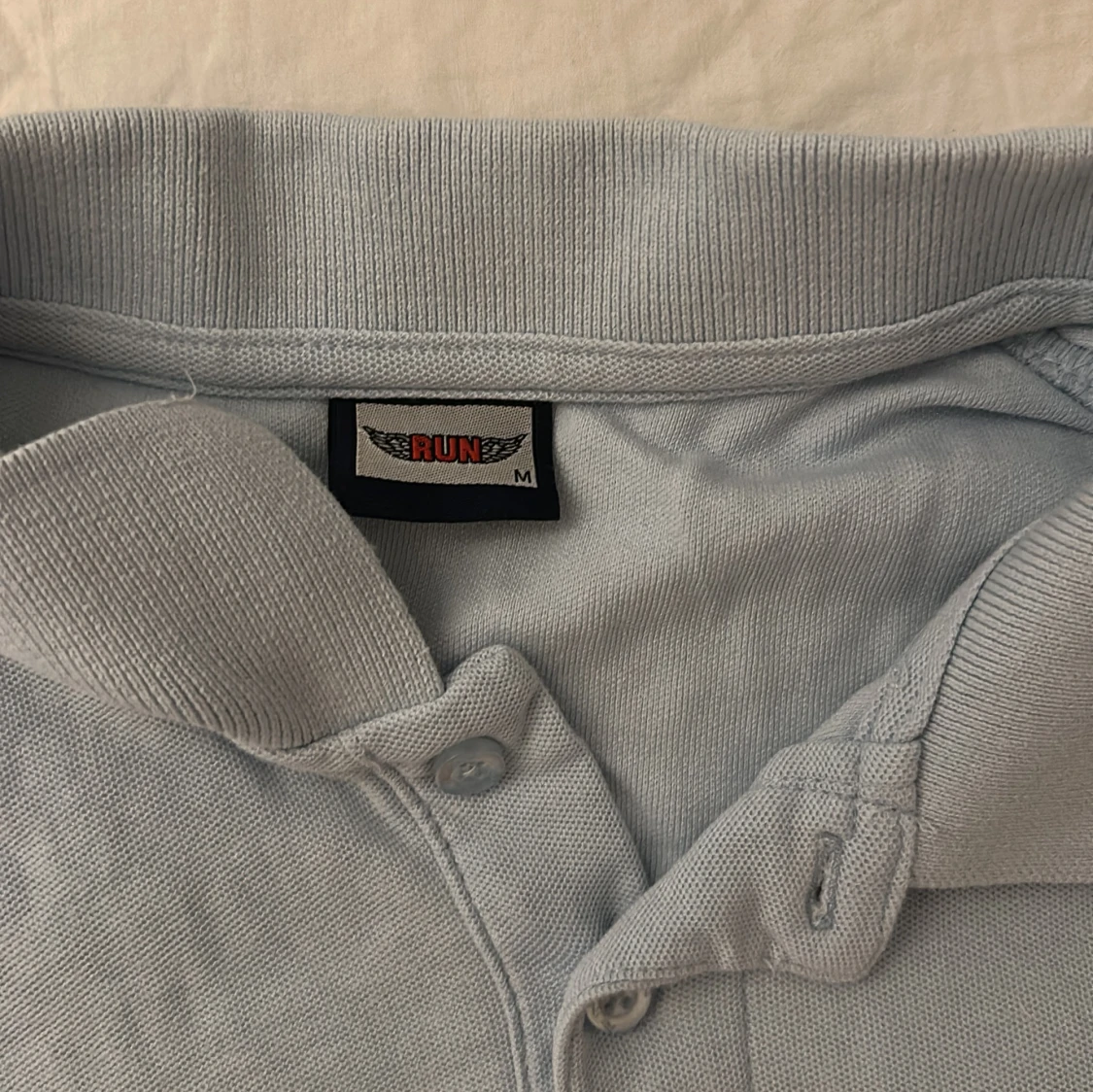 Ljusblå pikétröja från RUN, stl M - 2