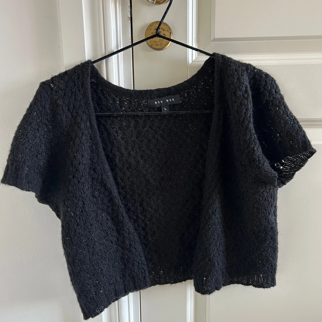 Svart stickad kofta från Bik Bok - 1