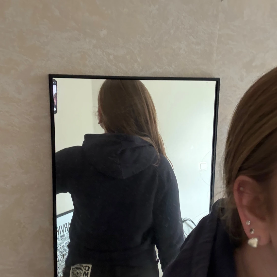 Mörkblå hoodie från Gant med tryck - 1