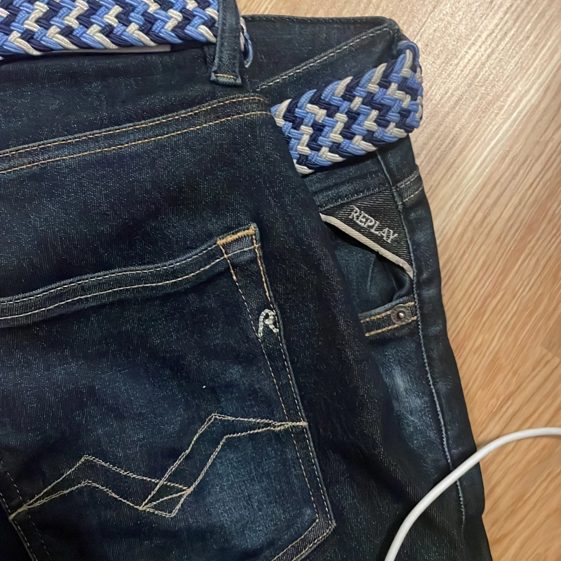 Mörkblå Replay jeans med bälte - 1