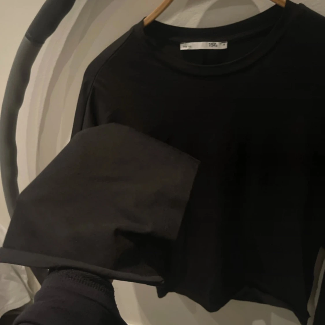 Svart långärmad topp med vida ärmar - 3