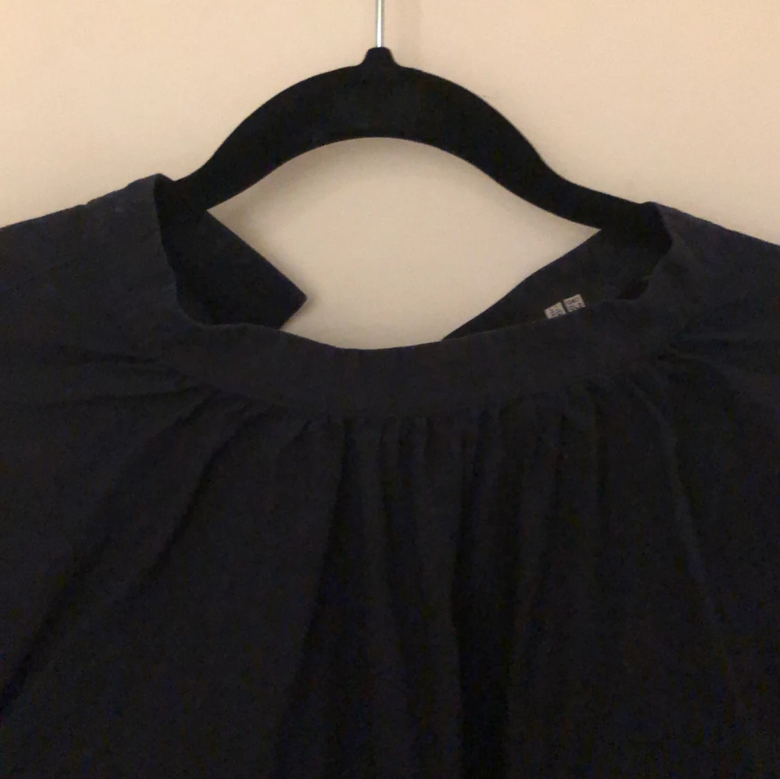 Svart blus med vida ärmar - 4