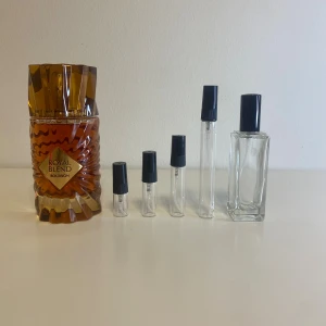 French avenue Royal Blend Bourbon  - En perfekt parfym till vintern håller länge och doftar gott, den är inte till alla men de som gillar den de älskar den. 1ml: 15kr 2ml: 25kr 3ml: 35kr 5ml: 55kr 10ml: 95kr 30ml: 235kr