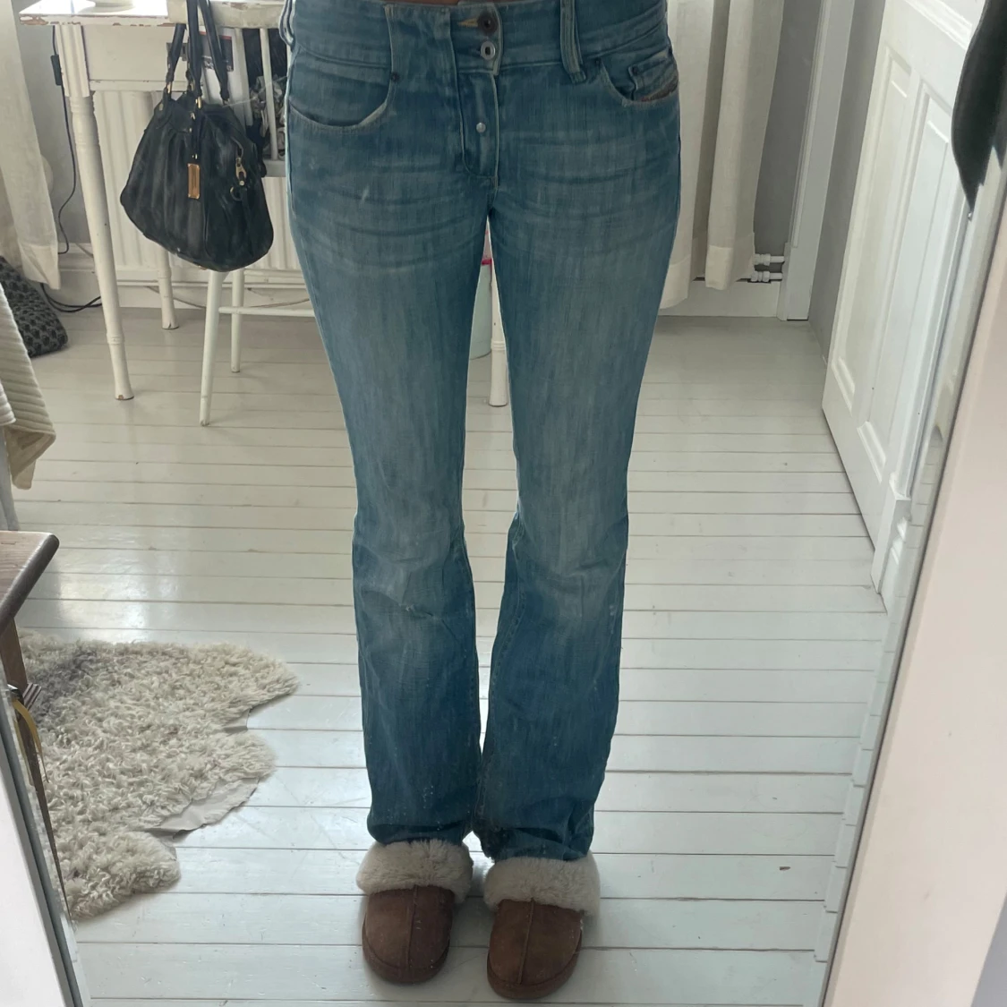 Ljusblå lågmidajde bootcut jeans från diesel - 2