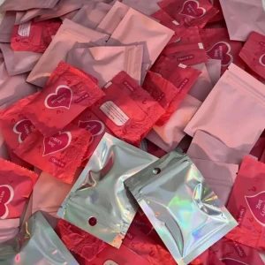 Mystery bag med pärlor - Mystery bags fyllda med olika pärlor i olika ”material”. Pärlorna i påsarna kan variera och varje påse innehåller mellan 10-90 pärlor beroende på storlek. Innehåller får man veta när jag öppnat mystery påsarna och skickat bild till dig, 10kr/st