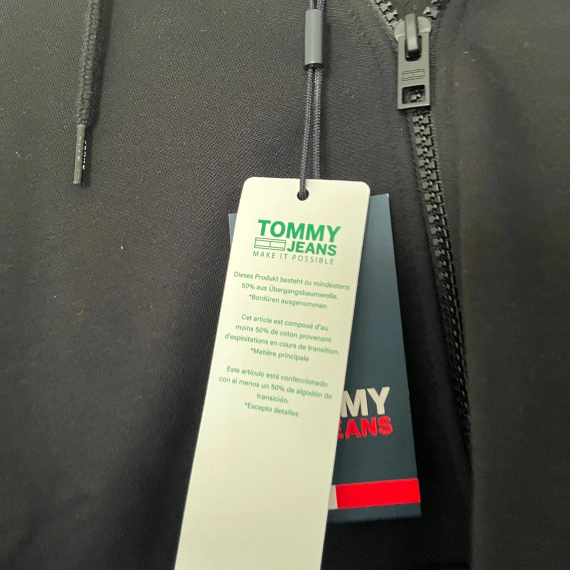 Svart hoodie från Tommy Jeans - 1
