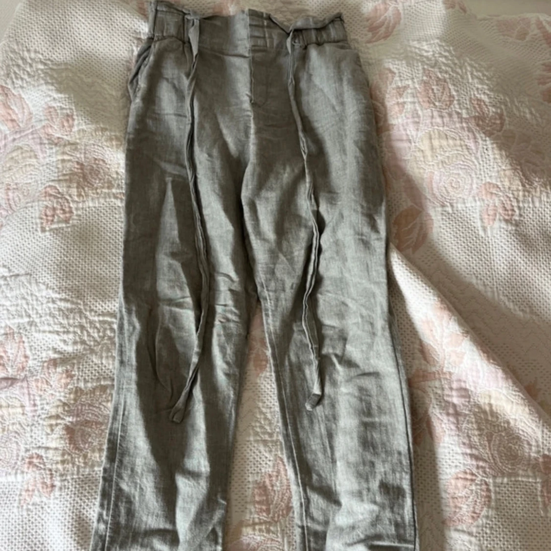 Grå linnebyxor från Mango XS - 2