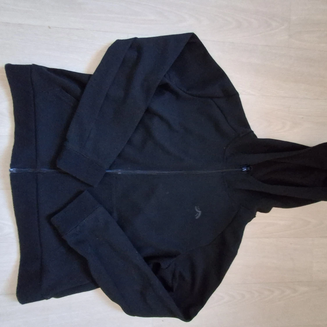 Svart hoodie zipper  från Crivit med dragkedja