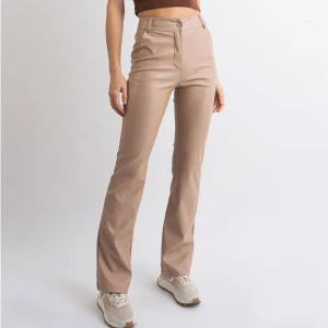 bootcut skinnbyxor🤍 - superfina! knappt använda 