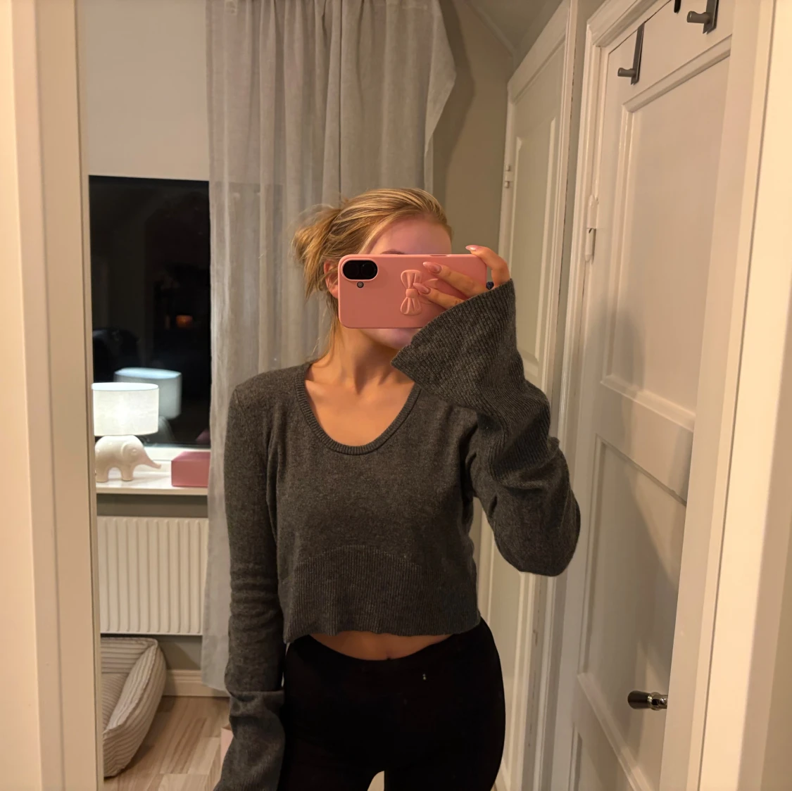 Mörkgrå croppad stickad tröja - 1