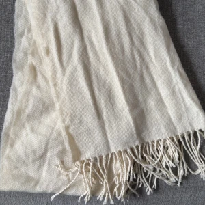 TUNN SCARF / HALSDUK PIER ONE - Jättefin och skön halsduk/scarf ifrån Pier one. Aldrig använd, perfekt till hösten/vintern.