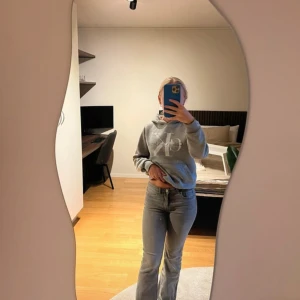 Gråa bootcut jeans - Säljer dessa då dom börjar bli för småa och blivit använda sällan.