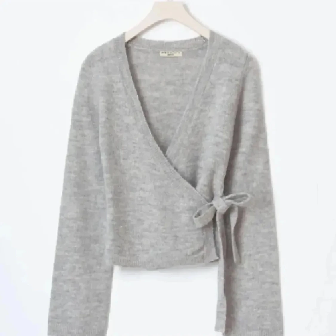 Grå omlottkofta med knyt