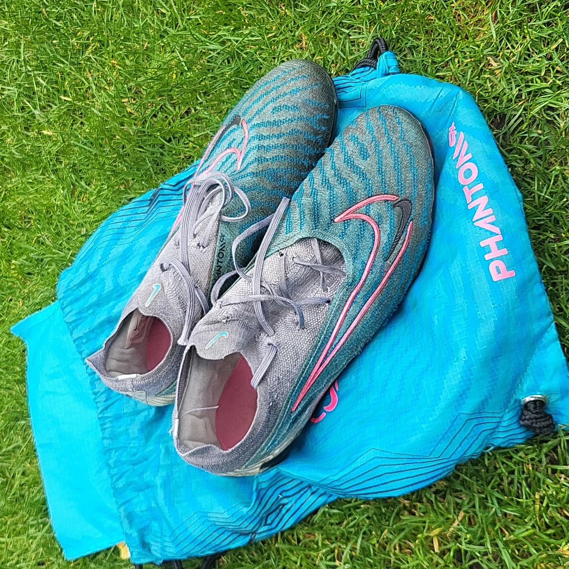 Nike fotbollsskor med blått mönster - 4