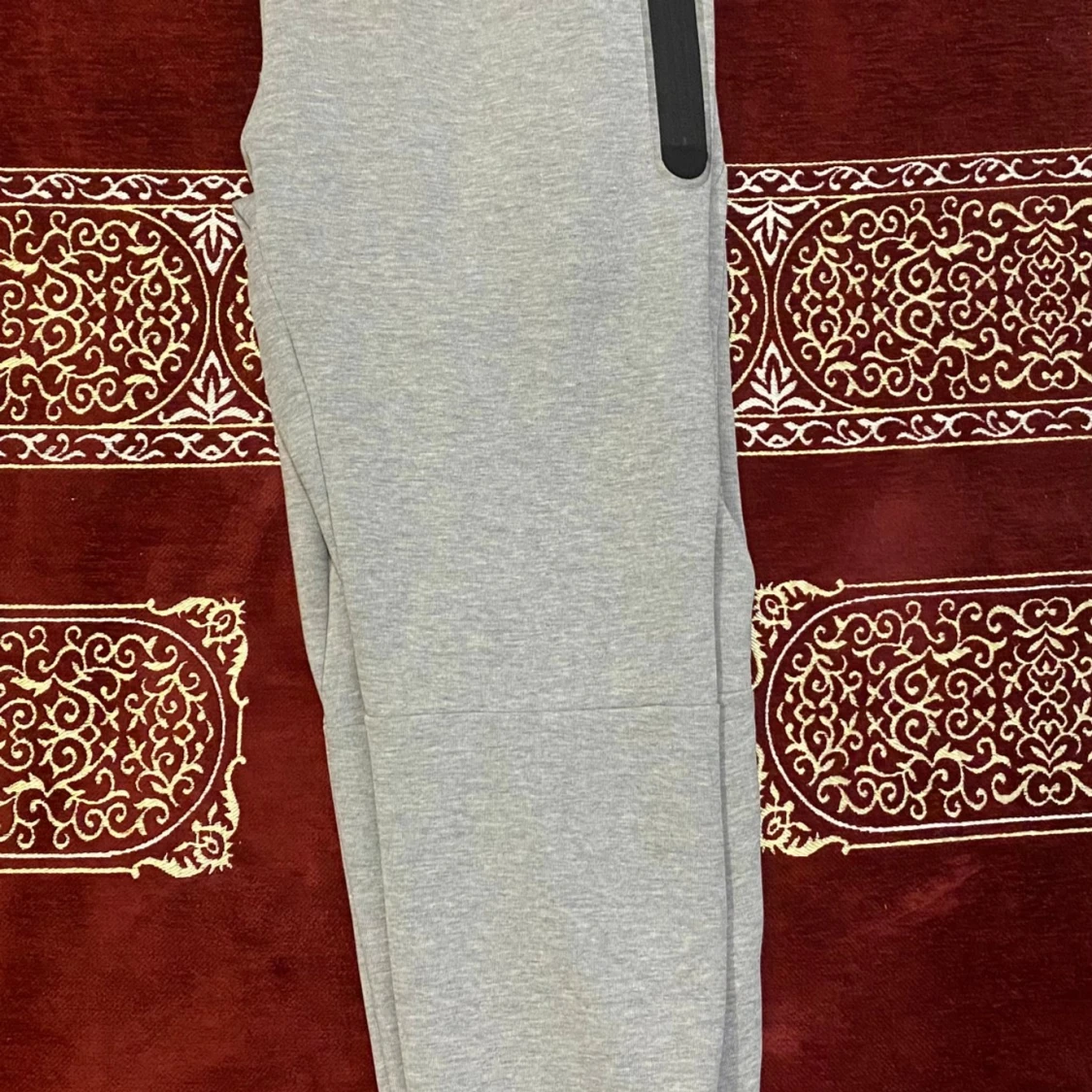 Grå mjukisbyxor från Nike, storlek M