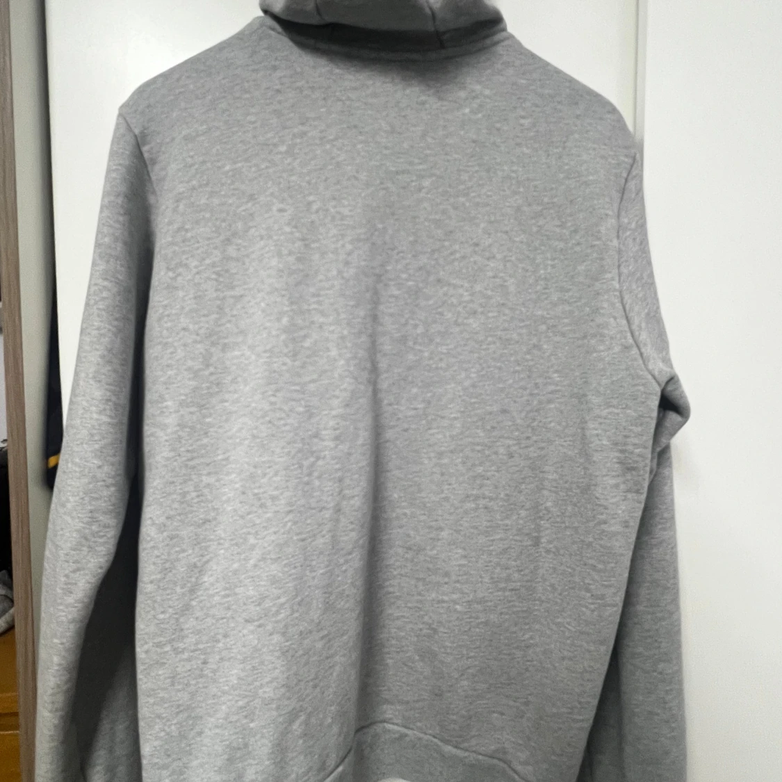 Grå hoodie från Lacoste med dragkedja - 1