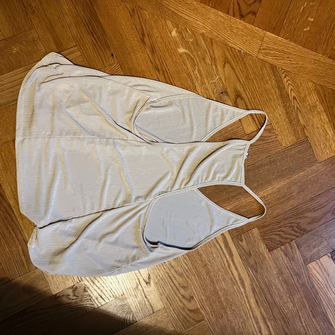 Beige ribbad linnetopp med racerback thrifted i usa! - 1