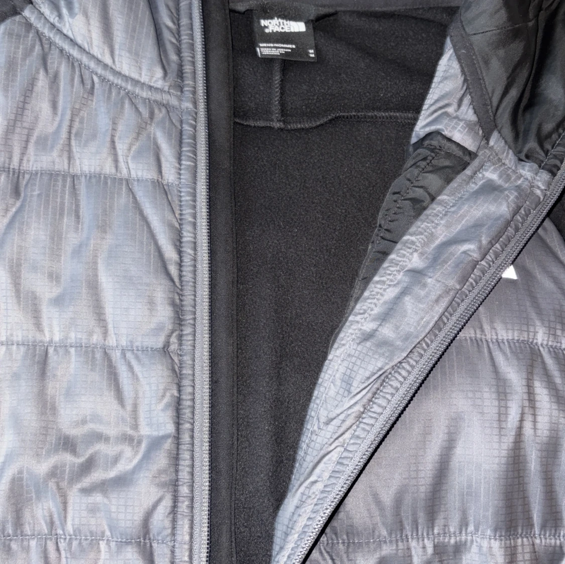 Svart och grå pufferjacka från The North Face - 1