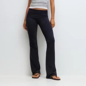 Mörk grå yoga pants  - Mörkgråa yoga pants från gina i mycket fint skick 