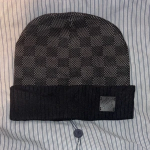 L mössa svart - Helt ny 