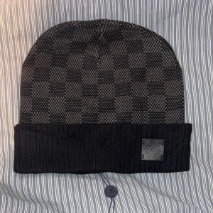 L mössa svart  - Helt ny 