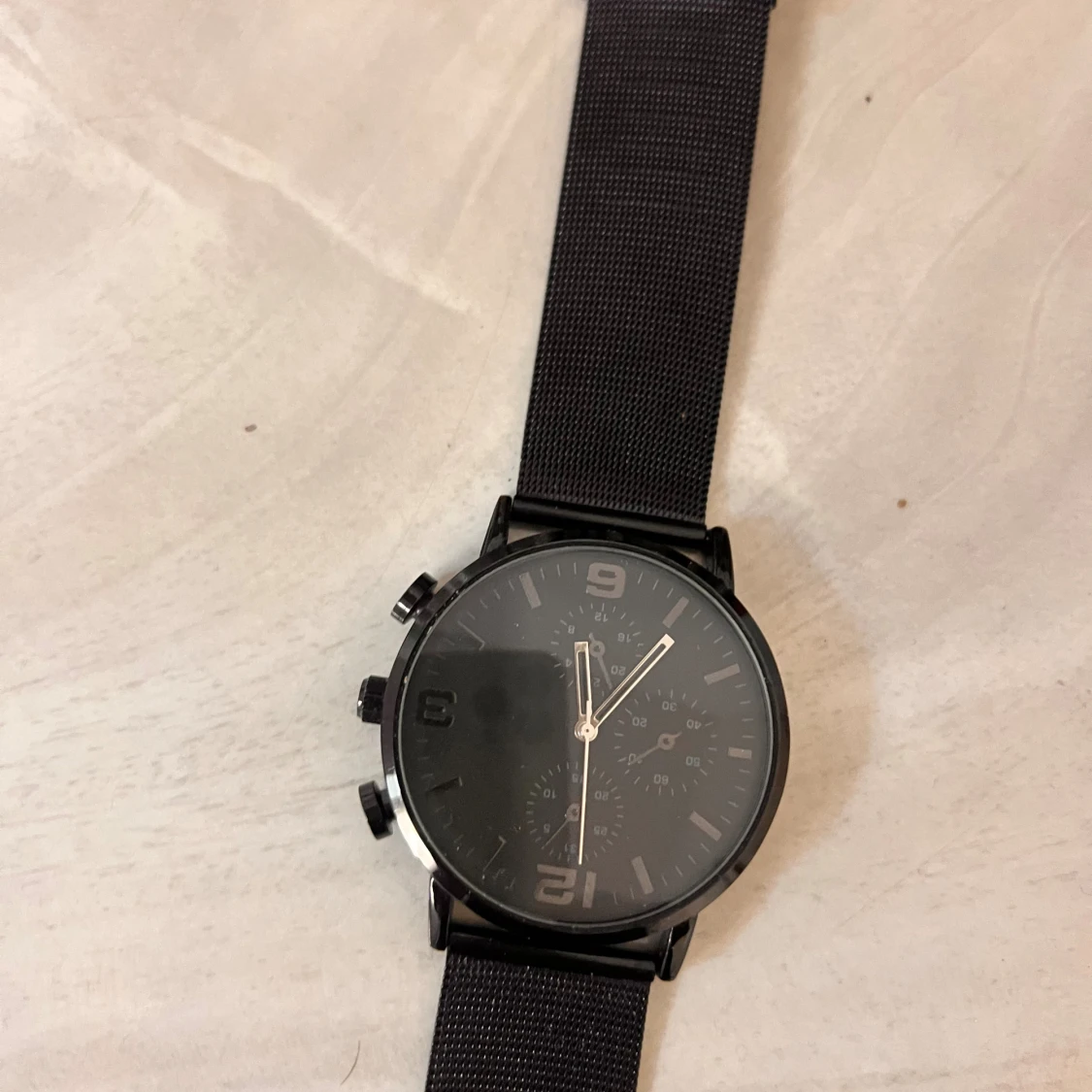 Svart klocka från FIER ONE