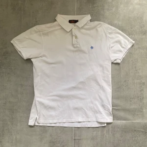 Vit Morris pike  - Jag Säljer en fet pike från Morris | skicket på tröjan är bra 8/10 | storlek L | ny pris 1500: mitt pris är 299| skriv vid frågor och funderingar       