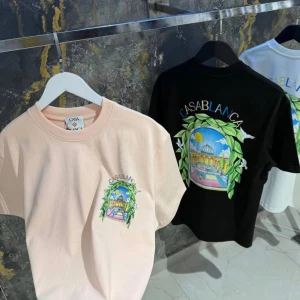 Casablanca t-shirt med tryck - Casablanca t-shirt finns både i svart och rosa Båda är storlek L pris kan diskuteras Säljer en för 350kr och båda för 650kr