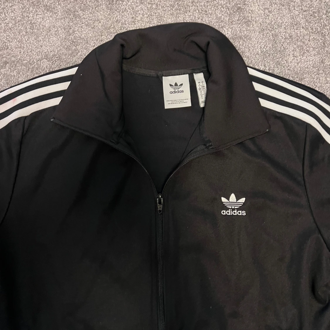 Svart Adidas vindjacka med vita ränder - 1