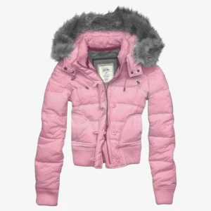 Abercrombie & Fitch vintage puffer jacket  - intressekoll! rosa 2000-tals vinterjacka, storlek M på lappen men passar S 🤍några mindre brister, jackan är i fint skick 🩷 