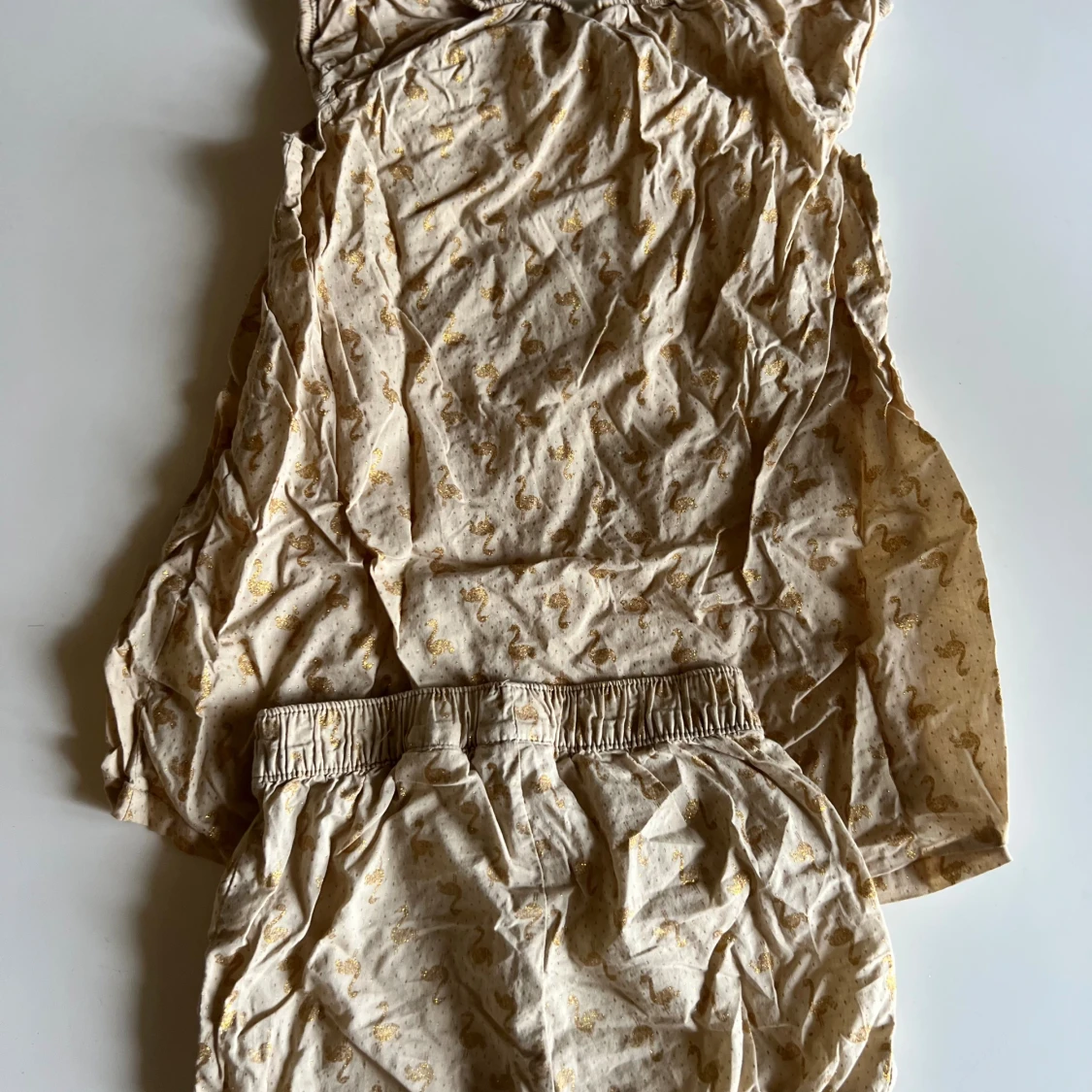 Beige tröja och shorts med guldmönster från H&M - 1