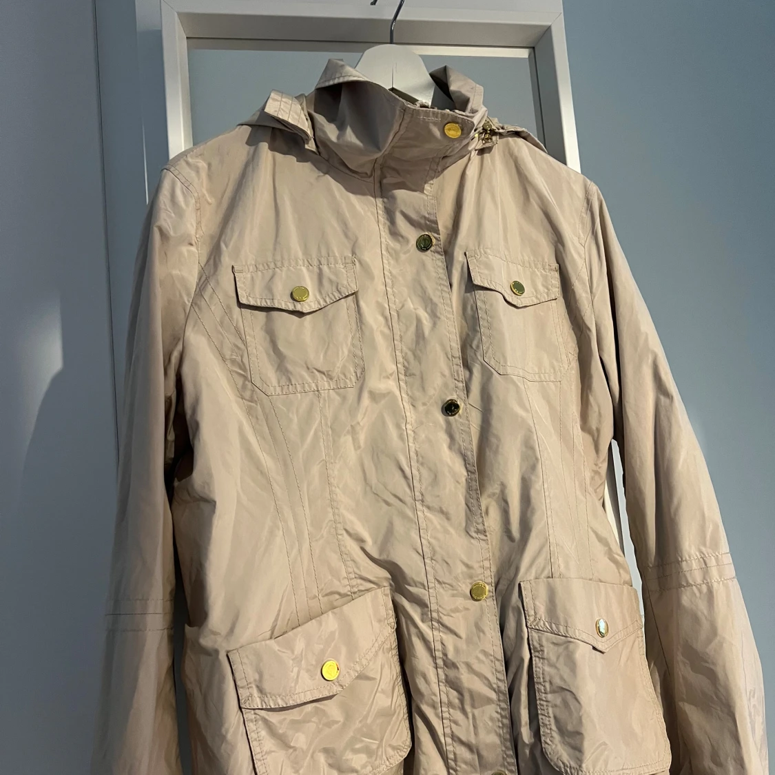 Beige parkajacka från Massimo Dutti