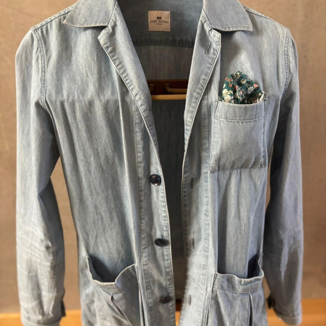 Ljusblå jeansjacka från John Henric