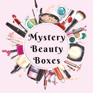Mystery skönhetsbox - Köp en mystery box som innehåller blandad skönhet. Smink, nagelsaker, hudvård, hårvård, kan innehålla olika helt enkelt. Den kan innehålla saker som är helt oanvänt men även vissa saker som är testade (självklart i bra skick med då att produkten är öppnad) den behöver inte innehålla sakerna som står åvan, man får gärna skriva vad man skulle föredra att få (alltså en kategori) kan innehålla saker som ligger uppe på min profil här på plick eller andra roliga saker. Hör av dig vid intresse. 💗💗💗