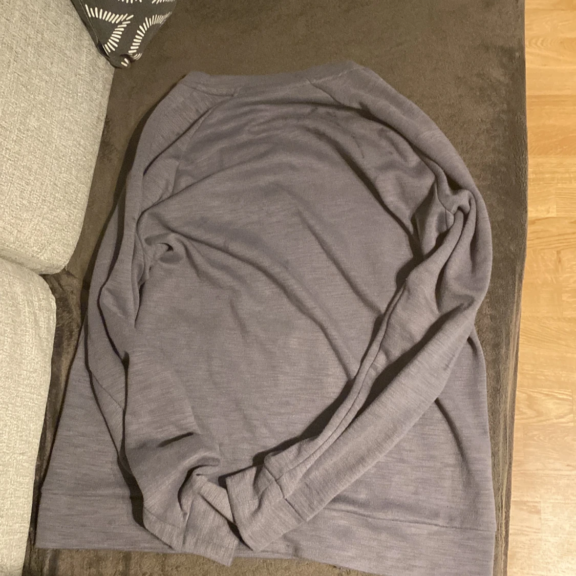 Grå sweatshirt från Nike i storlek M - 1