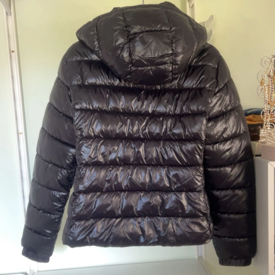 Helt ny svart pufferjacka med huva - 3
