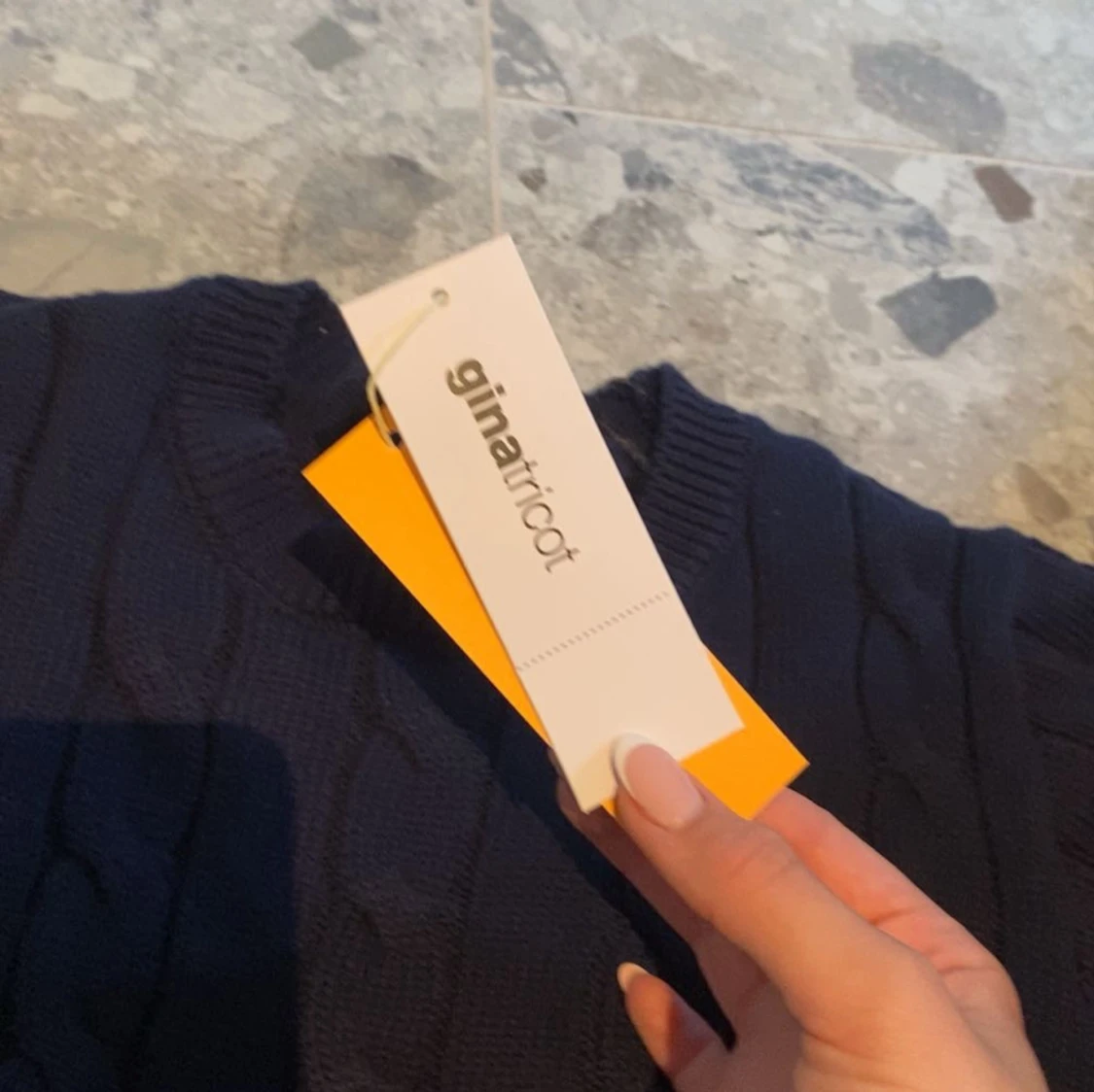 Mörkblå stickad croppad tröja - 3