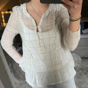 Söt topp. - Gullig ”genomskiling” topp. Sitter som en Xs-s