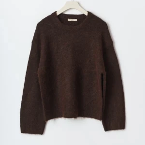 Stickad tröja  - Super fin brun stickad tröja från Gina tricot, jätte bra skick!🌟 Slutsåld på hemsidan!