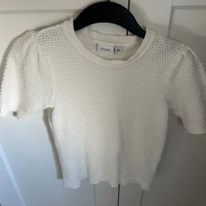 Stickad t-shirt - Knappt använd🩷