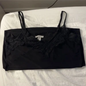 svart linne - svart spetslinne från new yorker, storlek xs!