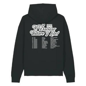 Svart Hov1 hoodie med turnétryck - Inressekoll på min svarta hoodie från Hov1 med stor vit text på ryggen: 'Vi Dansar Vidare I Livet' och turnédatum samt städer från turnén i somras, köpt på Gärdet så det står rätt avslutningsplats. Tänker att jag tar 2000 kr men tar gärna emot bud och kan möjligtvis kanske sänka priset lite. Använd 1 gång☺️
