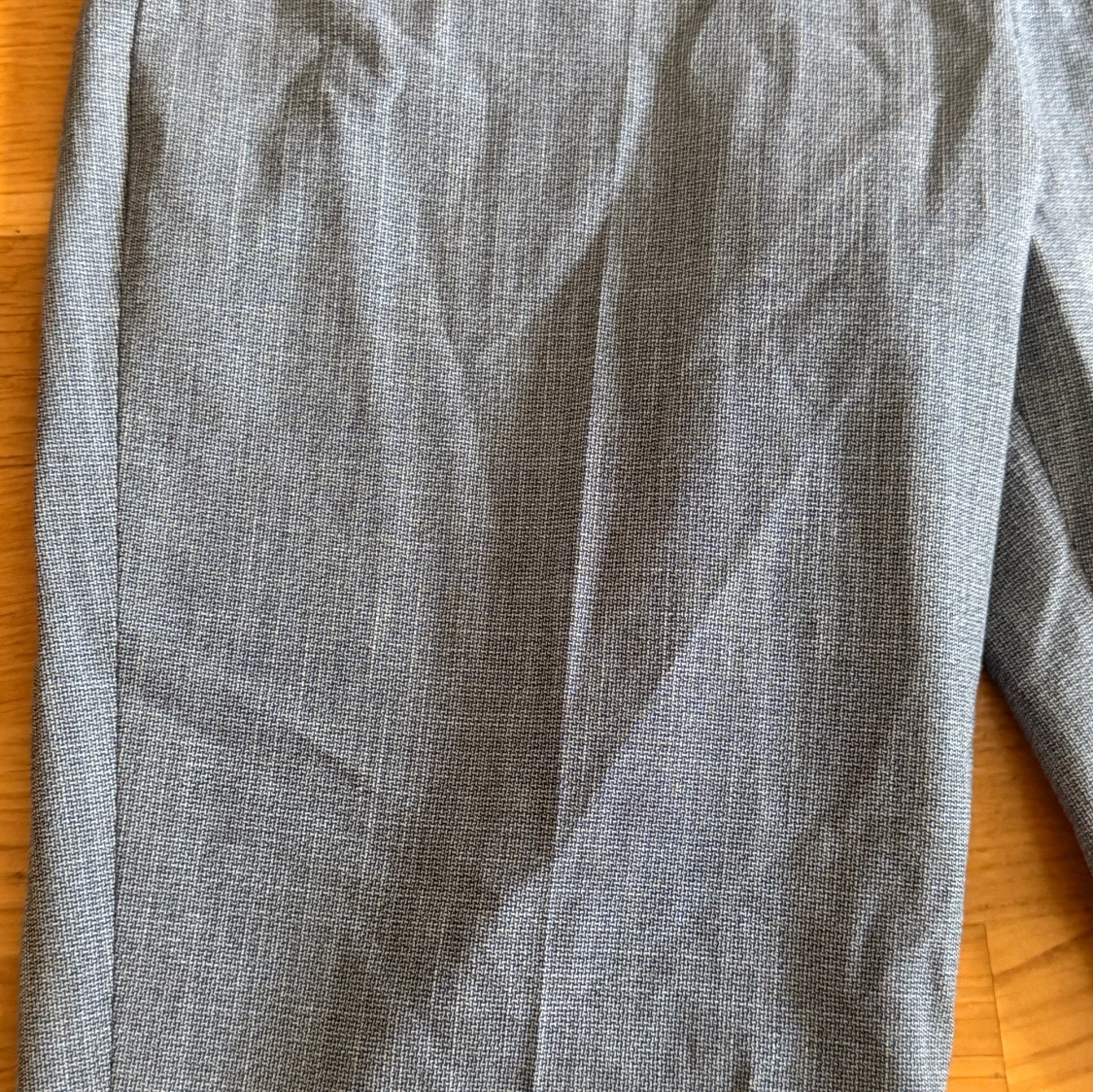 Grå kostymbyxor med bälte - 1