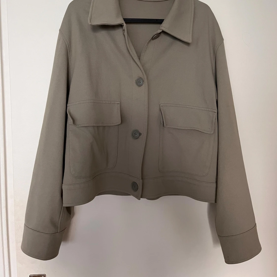 Mint grön croppad overshirt med fickor - 1