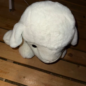 Stor Nallebjörn som är ett får - Super gullig nalle. 