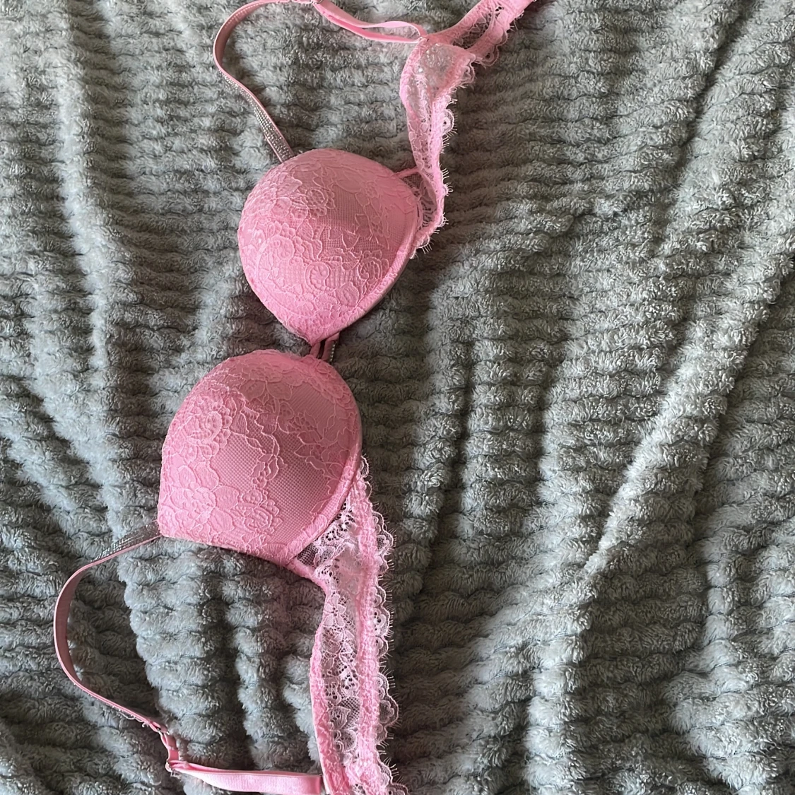 Rosa spets korsett med strassdetaljer 