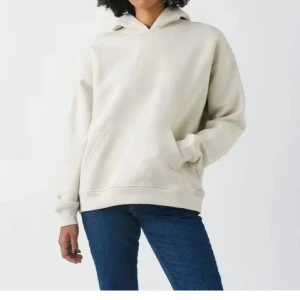 Krämvit hoodie ginatricot  - Hoodie från Gina använd fåtal gånger, den är krämvit inga fläckar osv! 