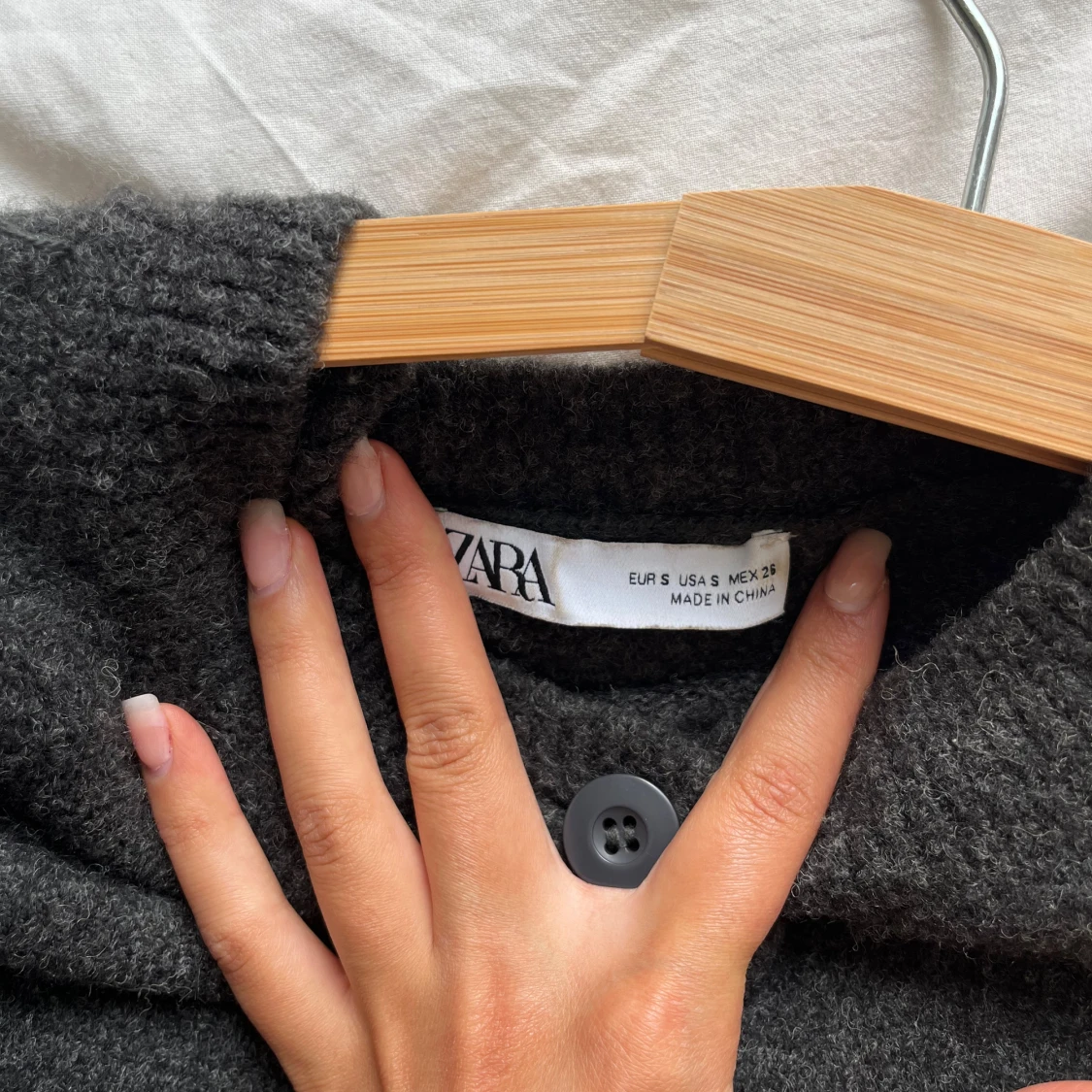 Mörkgrå croppad kofta från Zara - 1