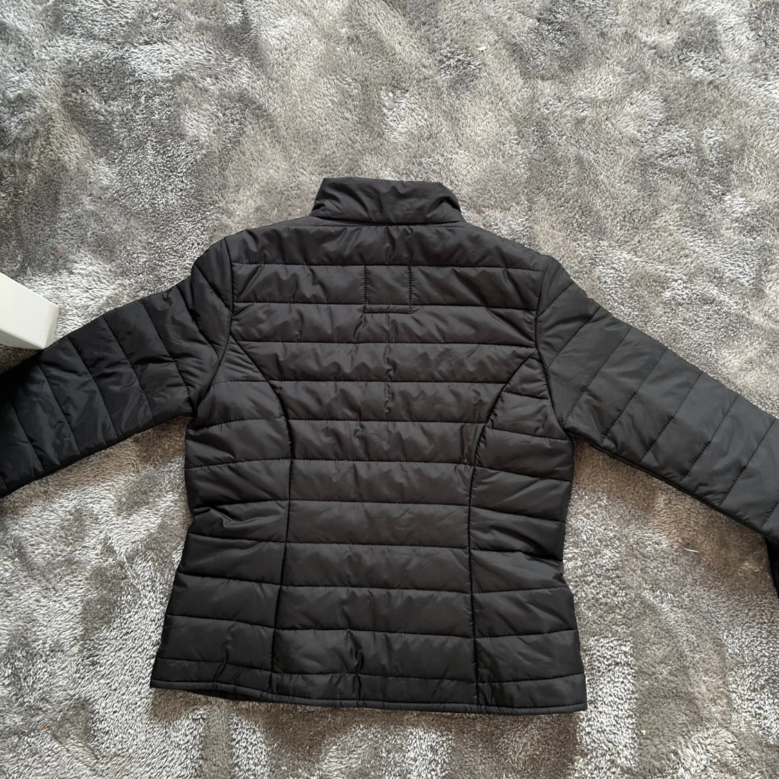 Svart quiltad dunjacka från Moncler - 4